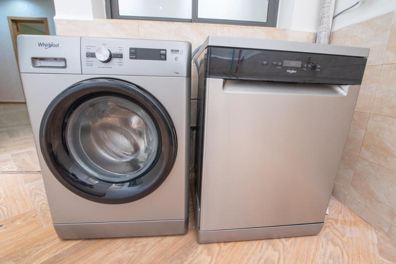 Adam's Apartments,self Checkin 6 Mins To Downtown Fiber Optic Wifi Free Parking Same Rules As *